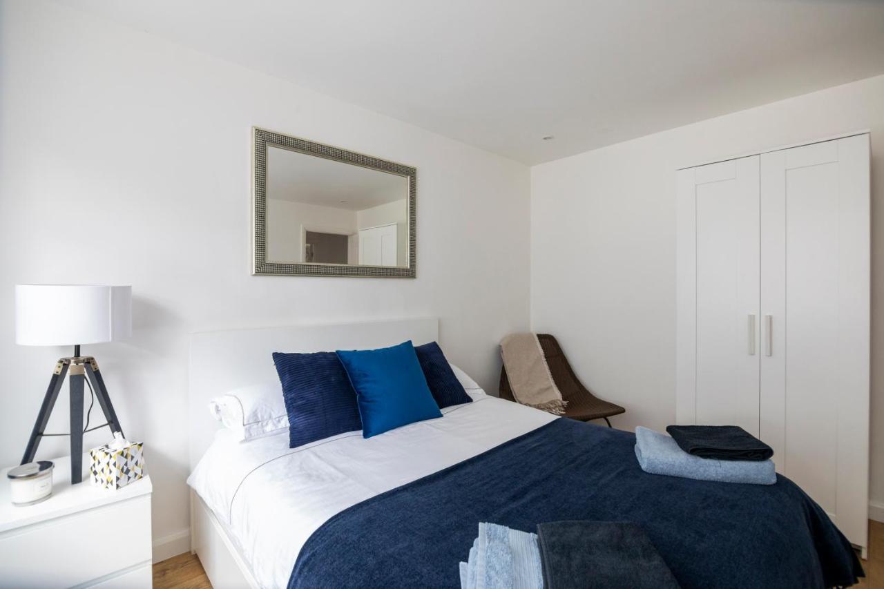 Gorgeous Modern Apartment Near Redhill Station Inc Private Garden & Parking المظهر الخارجي الصورة