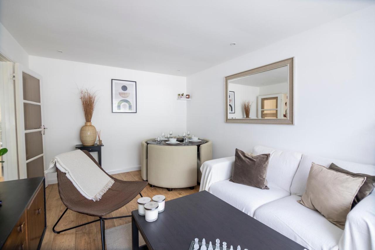 Gorgeous Modern Apartment Near Redhill Station Inc Private Garden & Parking المظهر الخارجي الصورة