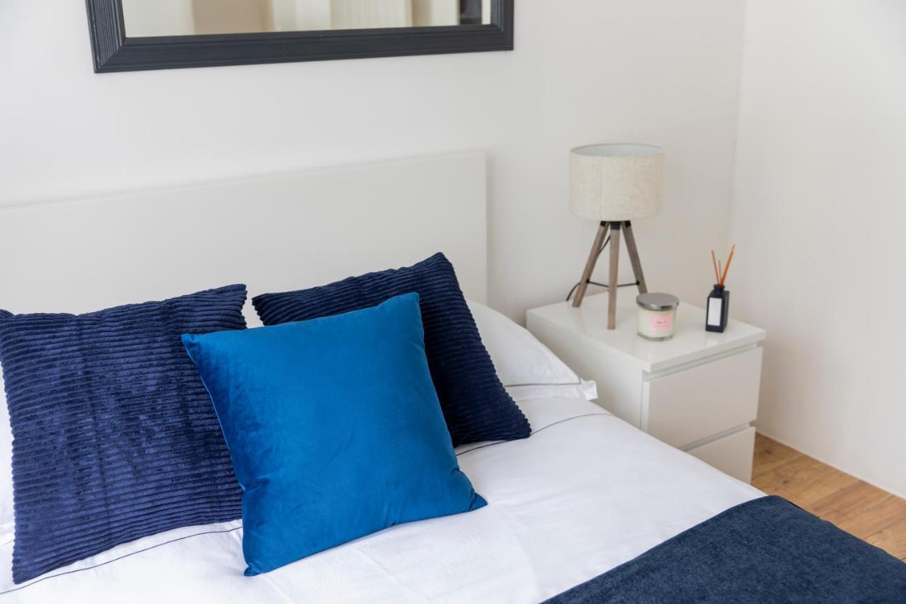 Gorgeous Modern Apartment Near Redhill Station Inc Private Garden & Parking المظهر الخارجي الصورة