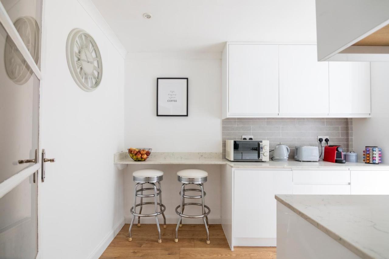 Gorgeous Modern Apartment Near Redhill Station Inc Private Garden & Parking المظهر الخارجي الصورة